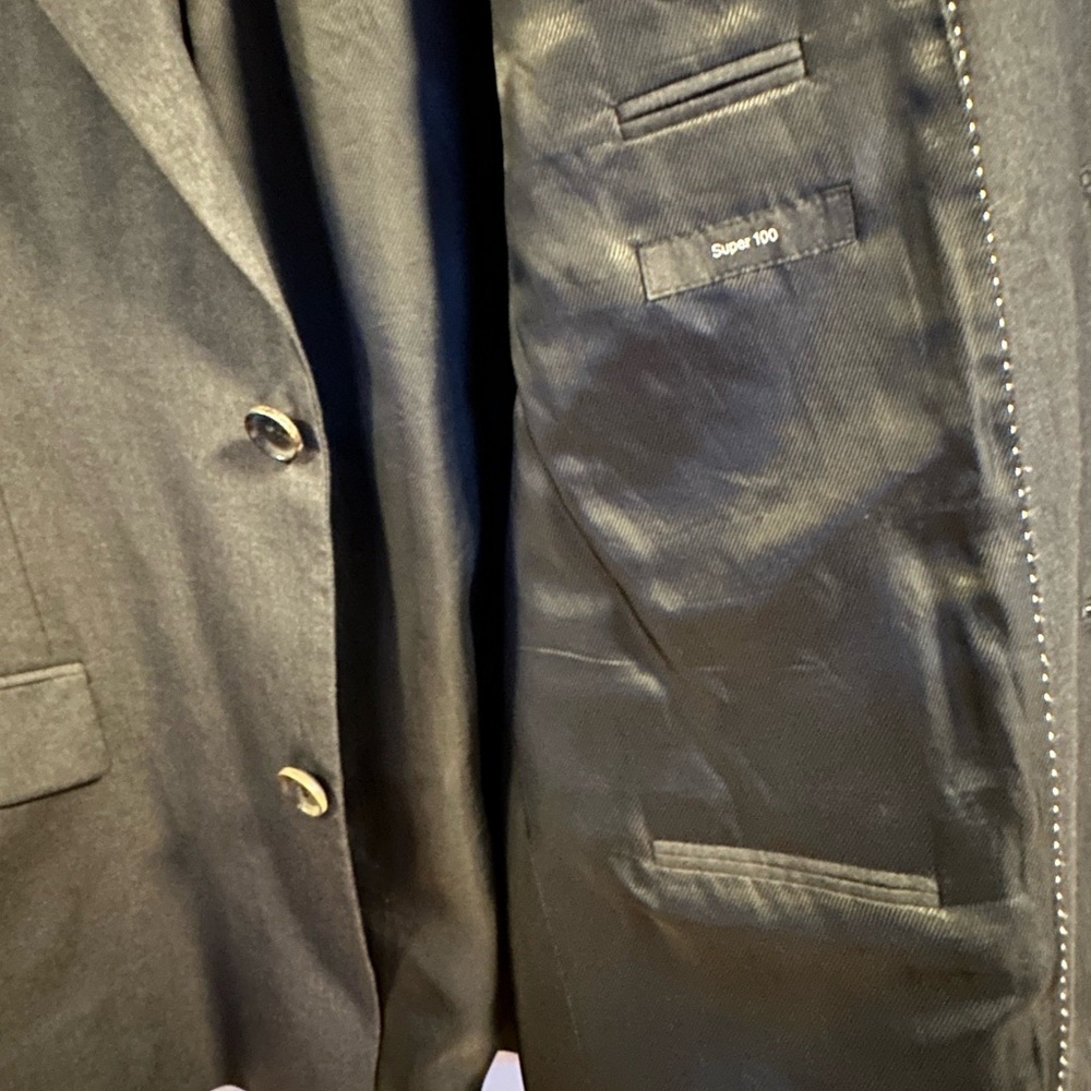 Hugo Boss 44R - Picture 3 of 8